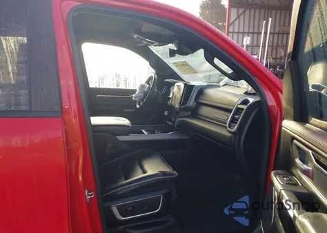 2021 Ram 1500 Laramie 4X4 5'7 Box z USA, uszkodzony, nr VIN 1C6SRFJT2MN718658